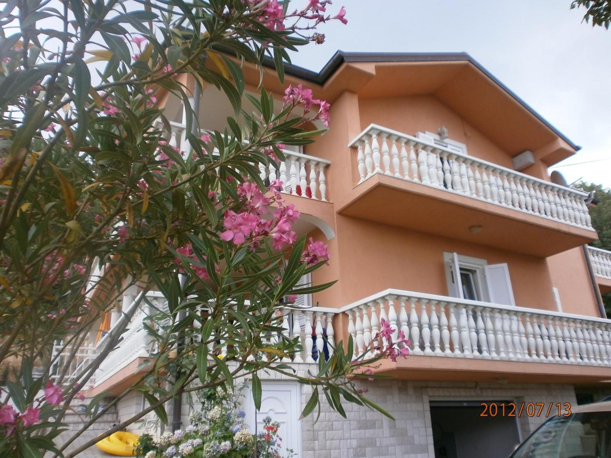 Apartments Viktorija Omisalj Ngoại thất bức ảnh