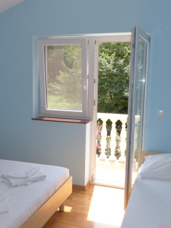 Apartments Viktorija Omisalj Ngoại thất bức ảnh