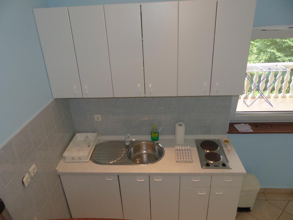 Apartments Viktorija Omisalj Ngoại thất bức ảnh